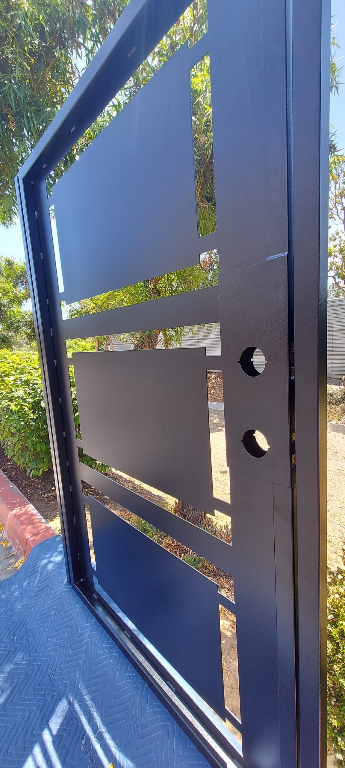 Modern Semi-Private Gate #9087 - Image 3