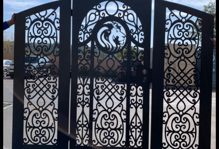 Designer pattern metal gate with two sides panels 