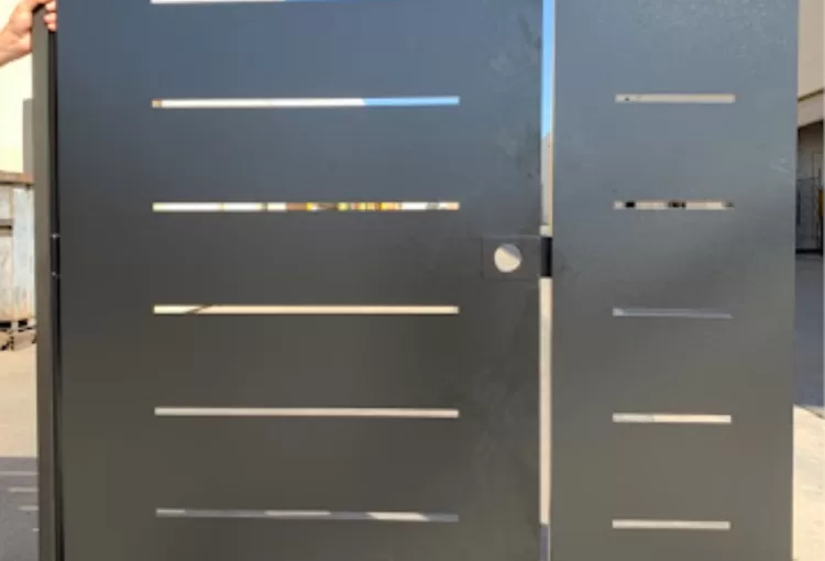 Modern horizontall lines iron ste gate